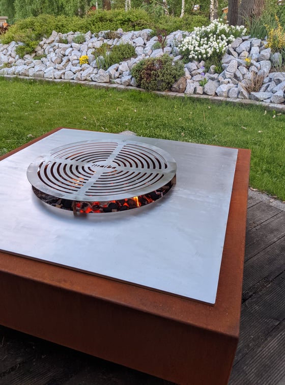 Design Feuerstelle POMPEJI mit Grillfunktion
