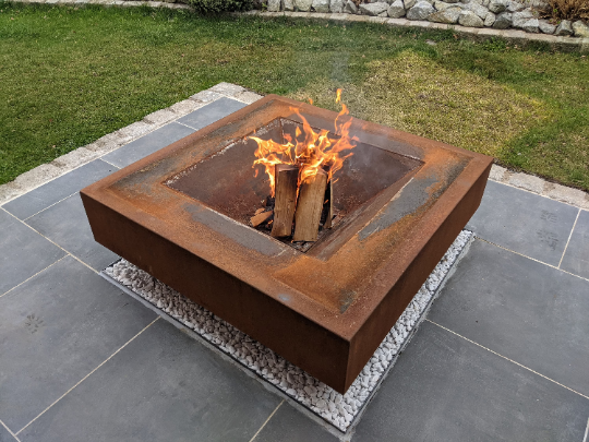 Design Feuerstelle POMPEJI mit Grillfunktion